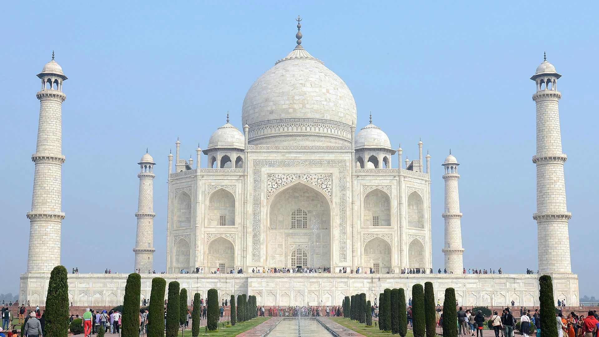 Taj Mahal - jeden z siedmiu cudów nowożytnego świata. Indyjskie Mauzoleum wzniesione przez Szahdżahana z Dynastii Wielkich Mogołów na pamiątkę ukochanej żony Mumtaz Mahal